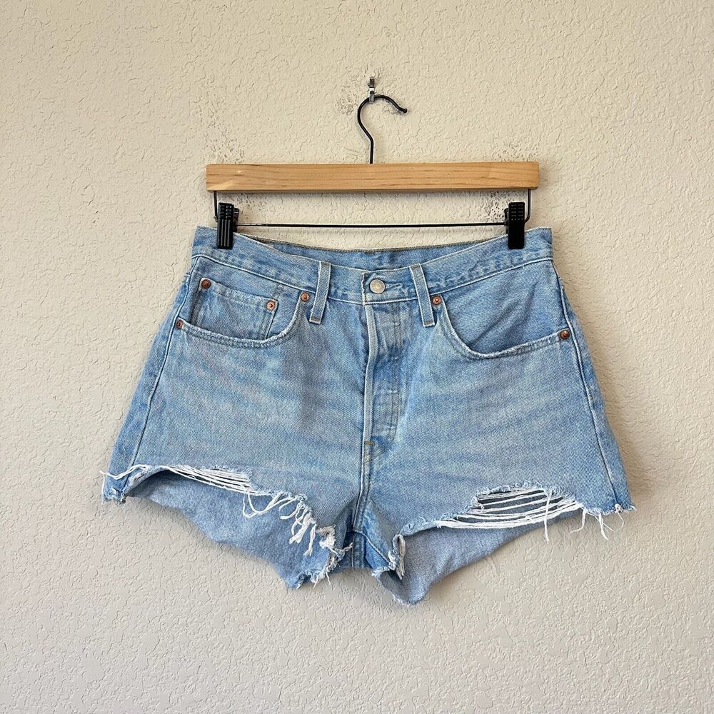 LEVI'S 501 Original Cut-Off Shorts in Light Wash